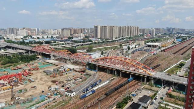郑州北环快速路铁路跨线大桥正式开始桥梁主体拆解施工